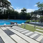 Oasis Premium Suites By Iwh
