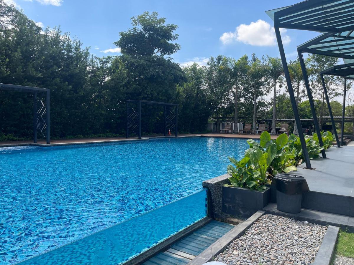 Oasis Premium By Iwh Ipoh